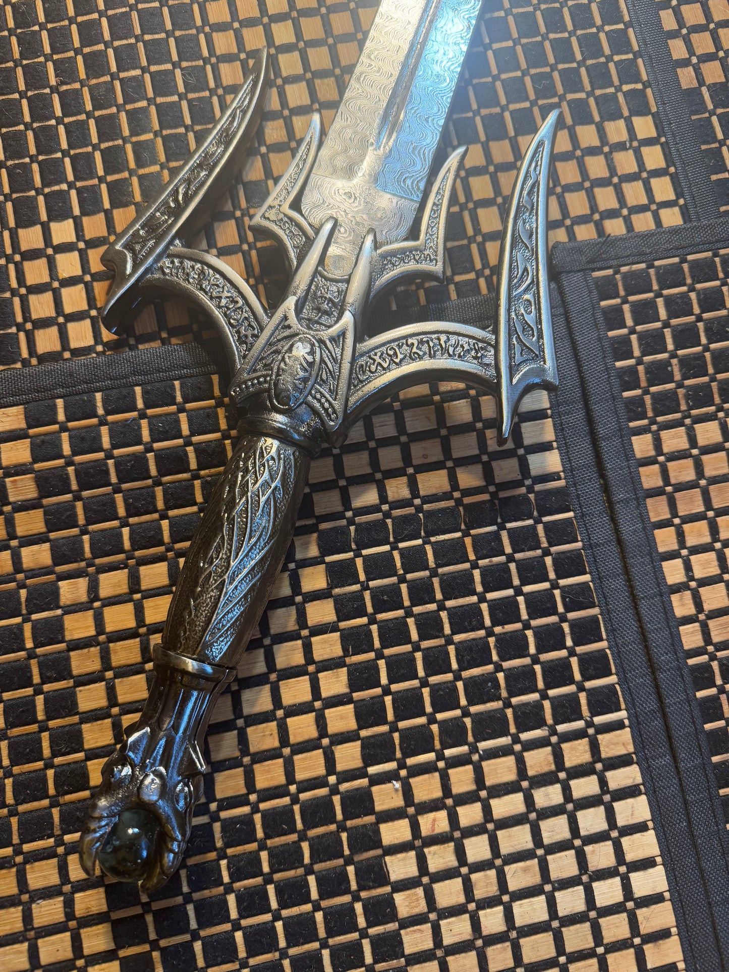 Damascus sword