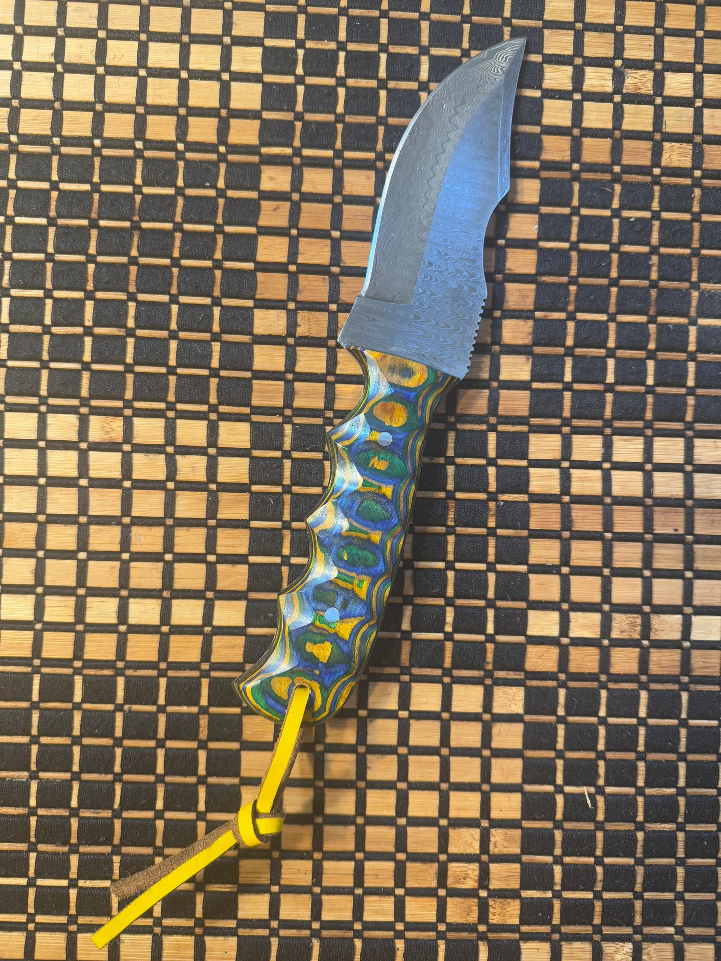 Damascus knife with leather sheath