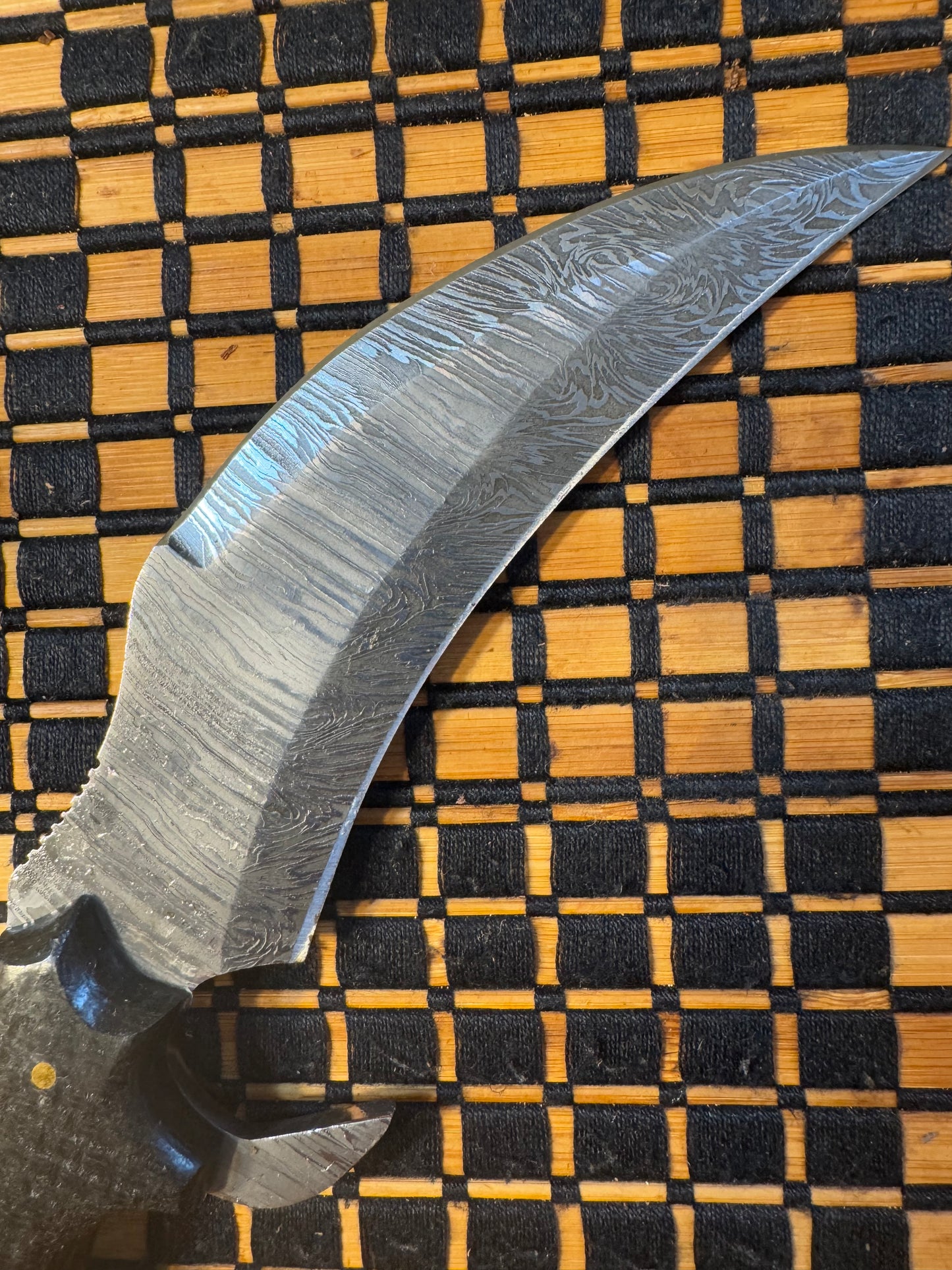 Karambit with micarta handle