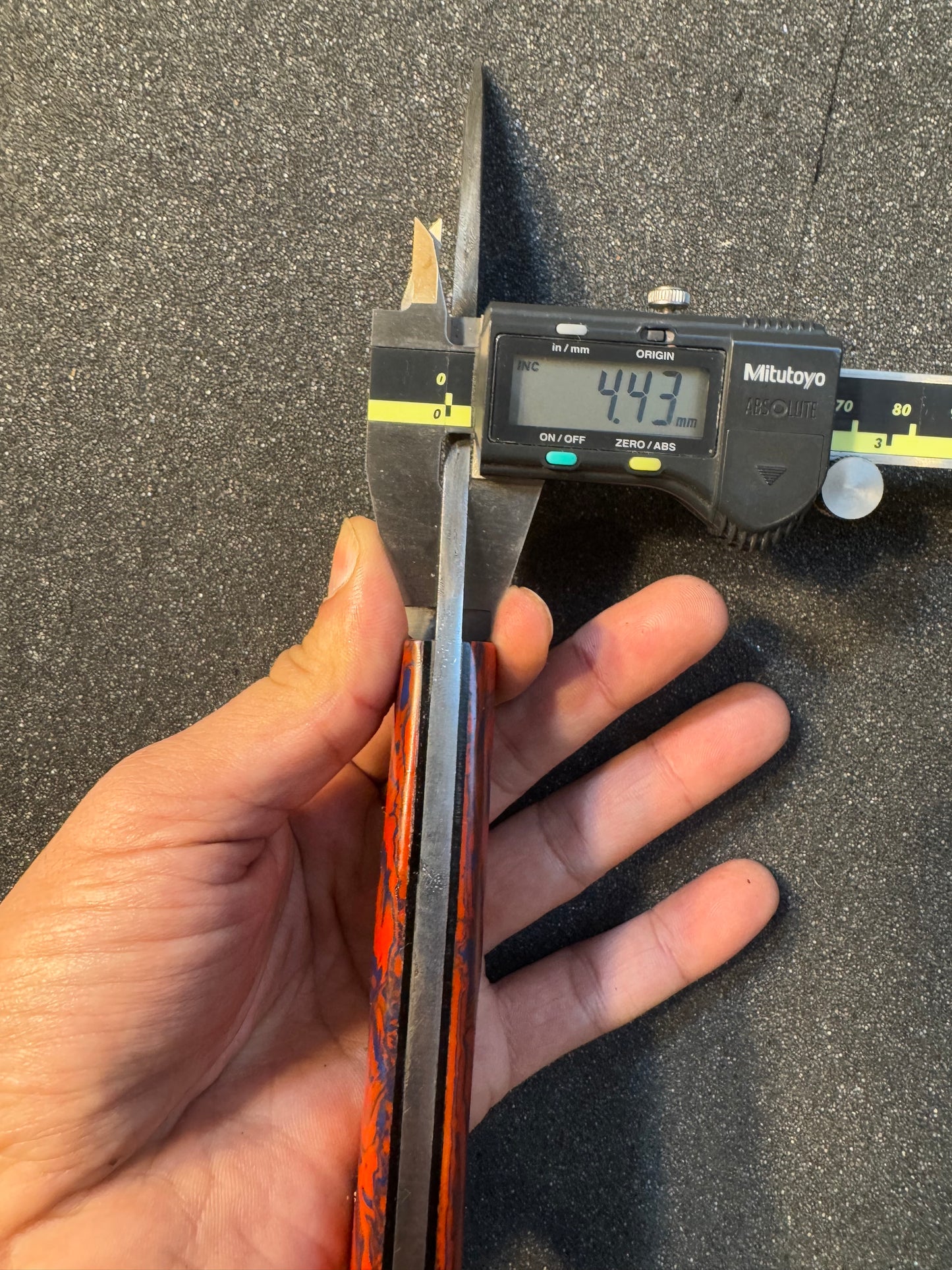 Raisen handle with horizontal sheath