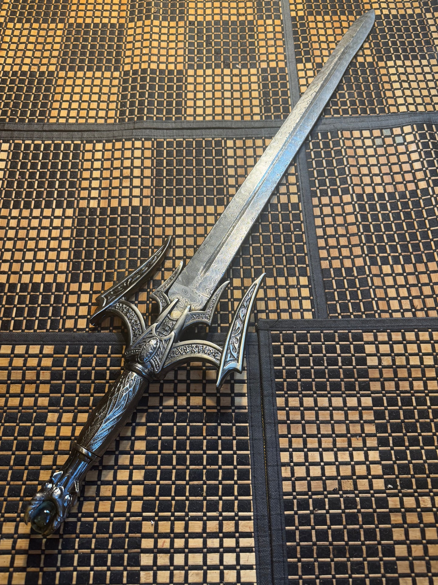 Damascus sword